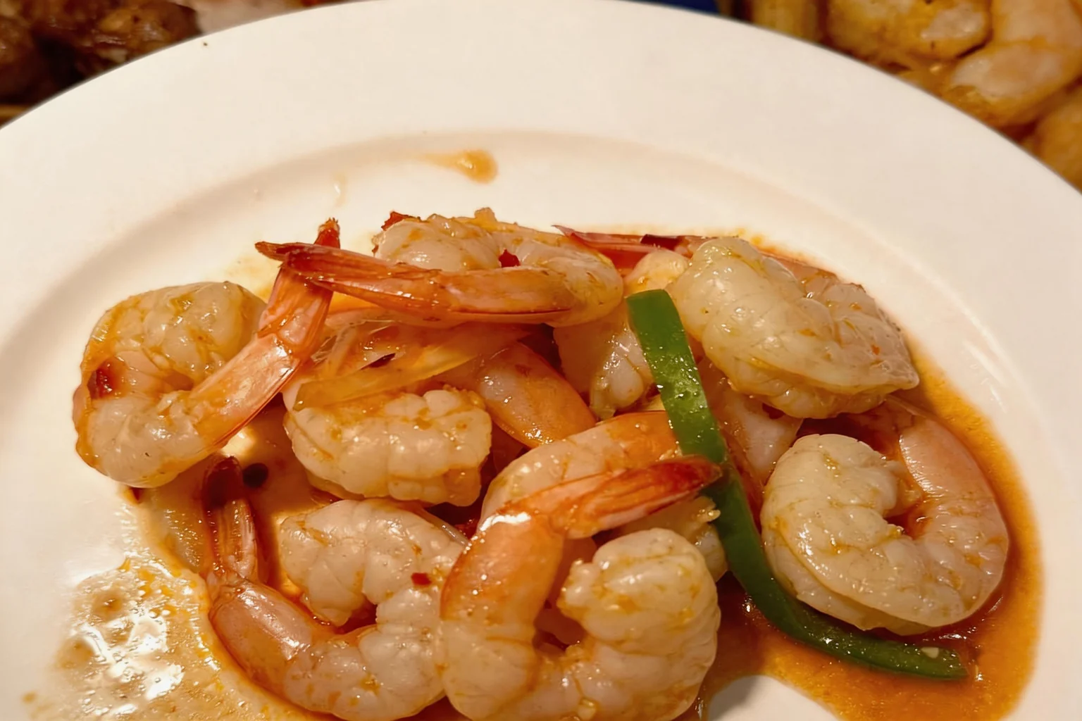 Crevettes sautées à la sauce pimentée avec poivron vert